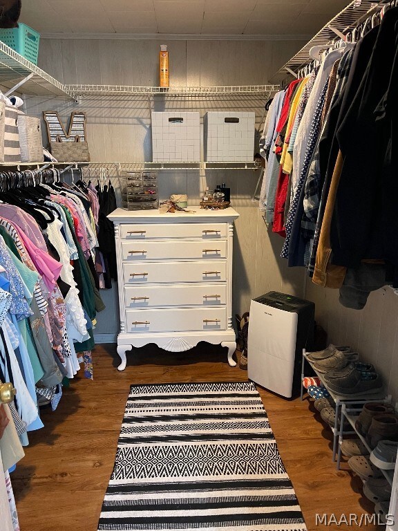 Walk-in-closet
