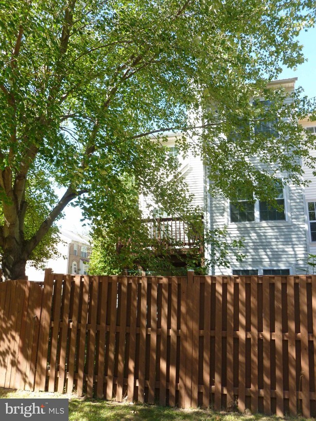 15660 Ensleigh Ln, Bowie, MD 20716 - photo 3