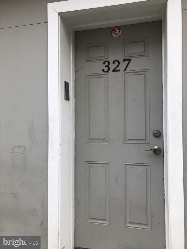 123 W Mulberry St unit 2, Baltimore, MD 21201 - photo 2