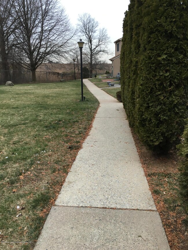 12 Franklin Ln unit D, Staten Island, NY 10306 - photo 4