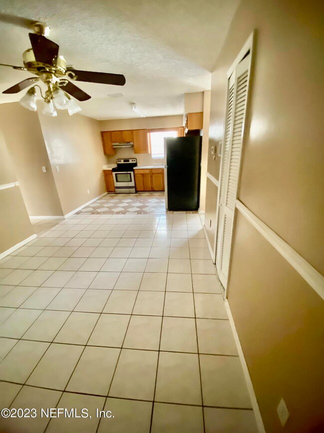 5058 Somerton Ct, Jacksonville, FL 32210 - photo 4