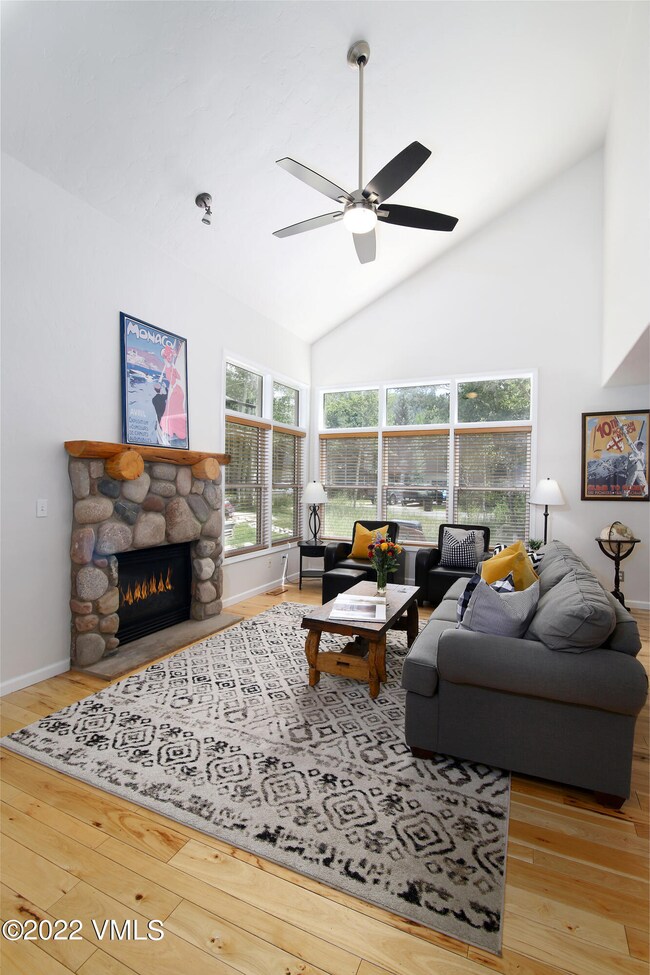 10_millers_loop_living_2