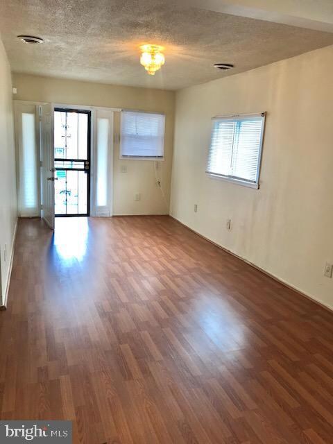 5109 N Englewood Dr, Hyattsville, MD 20785 - photo 3