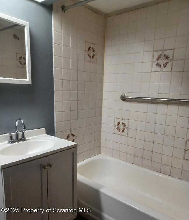 826 Prospect Ave unit Basement, Scranton, PA 18505 - photo 5