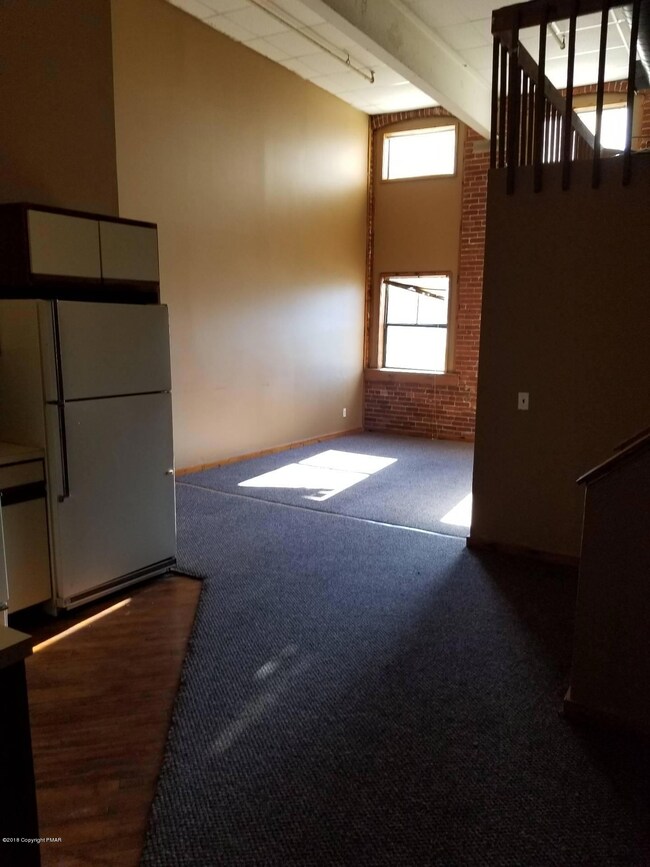 633 Mckinley St unit 102, Hazleton, PA 18201 - photo 4