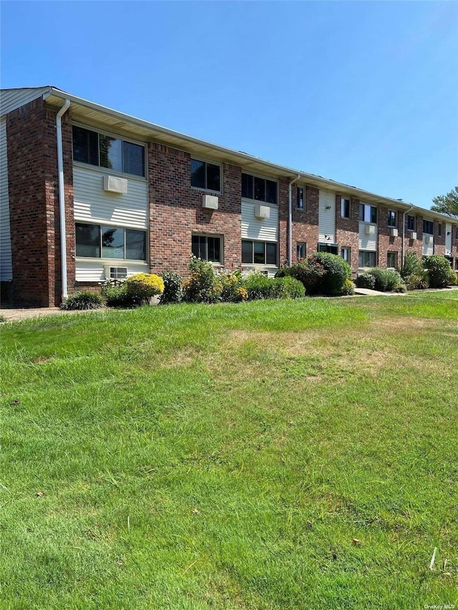 2417 Union Blvd unit 2B, Islip, NY 11751 - photo 2