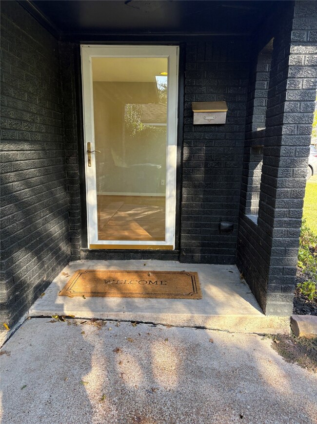 2010 Gardenia Dr, Houston, TX 77018 - photo 2