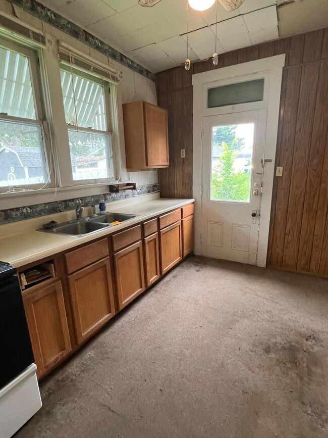 446 E Franklin St, Circleville, OH 43113 - photo 4