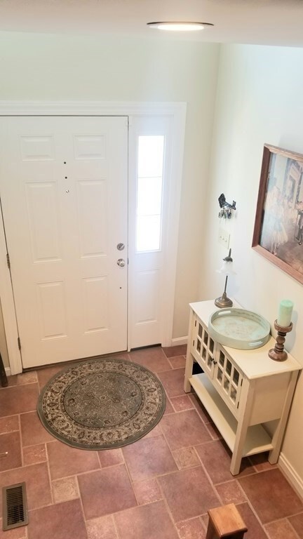 3803 Knightsbridge Close, Worcester, MA 01609 - photo 7