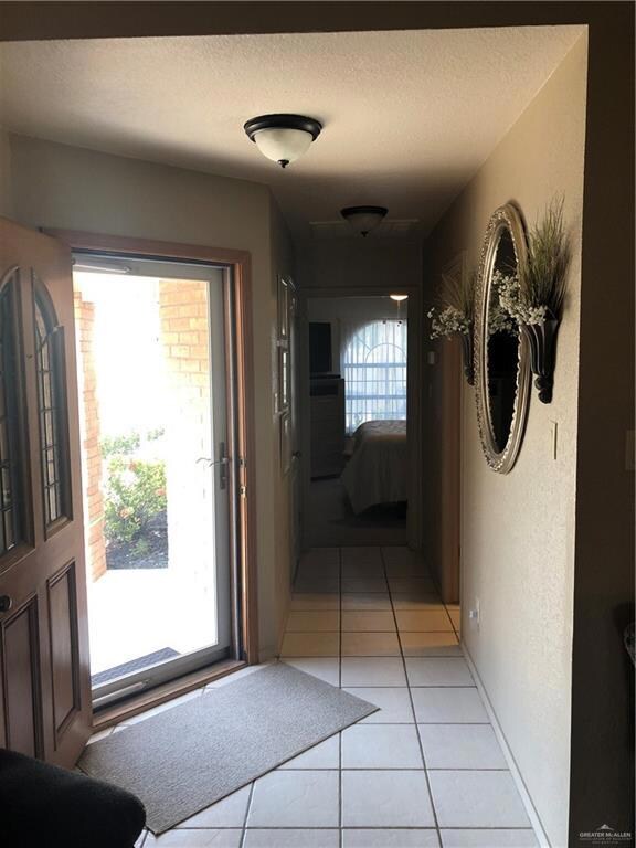 922 Katrin Dr, Alamo, TX 78516 - photo 2