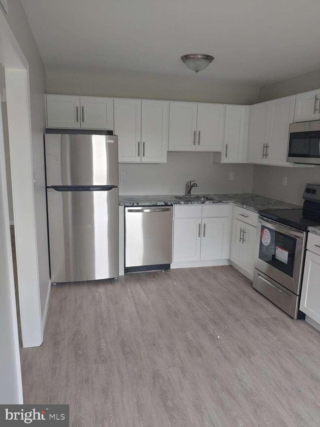 803 Henri Ct unit 803, Burlington, NJ 08016 - photo 4