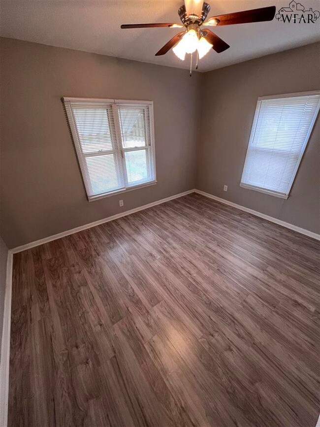 1213 37th St, Wichita Falls, TX 76302 - photo 6