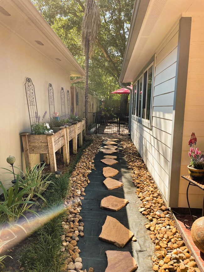 8626 Laurel Trails Dr, Houston, TX 77095 - photo 3