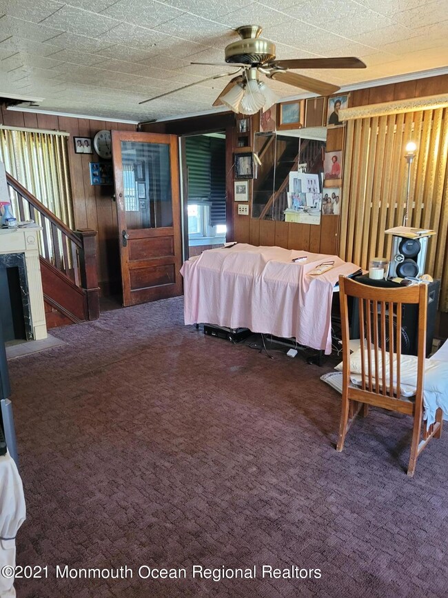 INTERIOR 2
