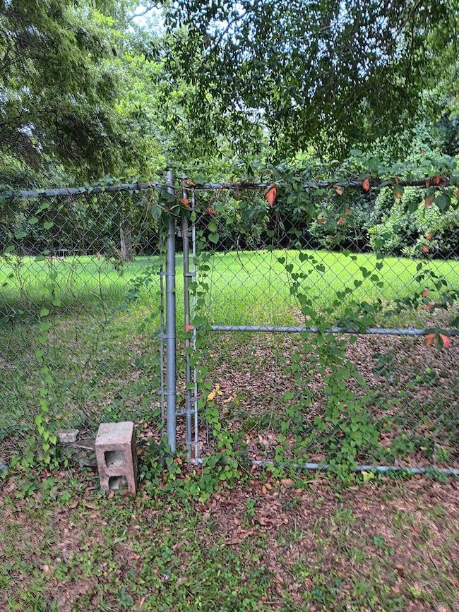 520 Baldwin Dr, Albany, GA 31707 - photo 2