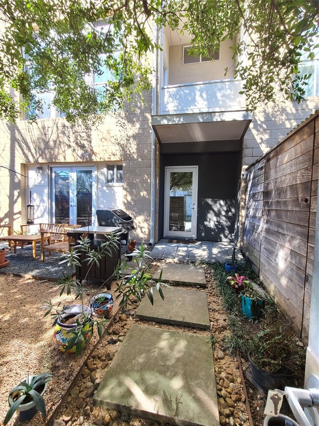 1846 Maryland St, Houston, TX 77006 - photo 2