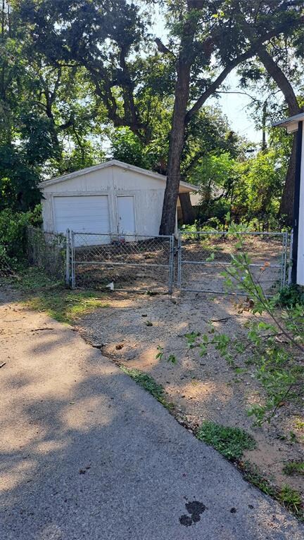 206 N Riverside Dr, Fort Worth, TX 76111 - photo 5