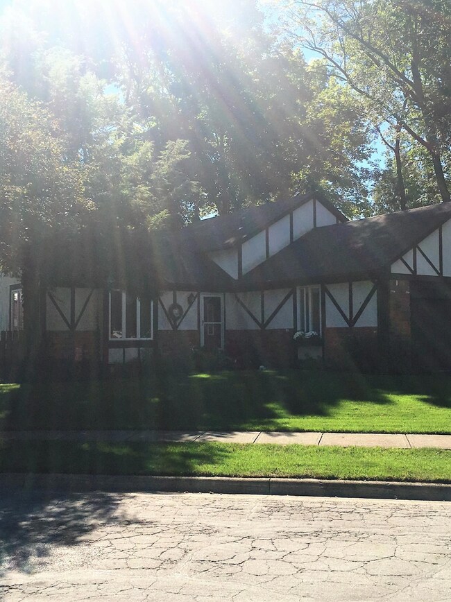 7590 Saunderlane Rd, Columbus, OH 43235 - photo 4