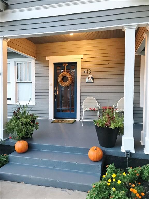 Welcoming entry, beautiful front porch!