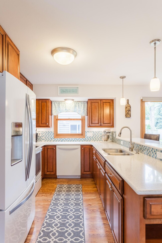 2253 Fallcreek Ct, Grand Forks, ND 58201 - photo 7