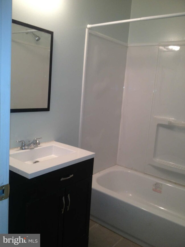300 37th St SE unit 101-401, Washington, DC 20019 - photo 5