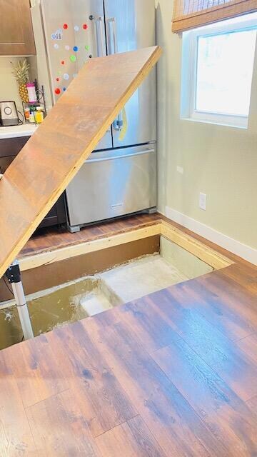 Hydraulic Door to Basement<|><|>