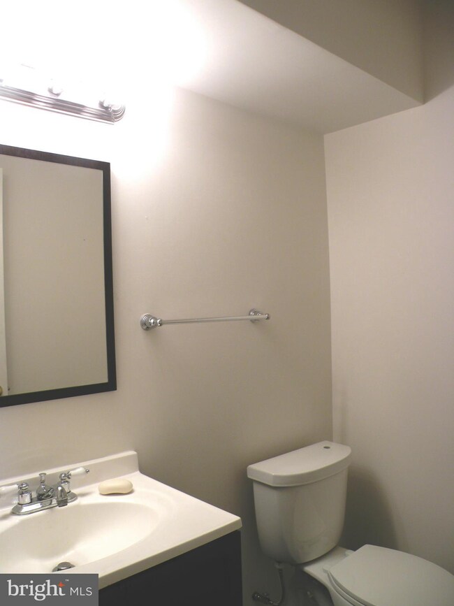 7321 Ardglass Dr, Lorton, VA 22079 - photo 6