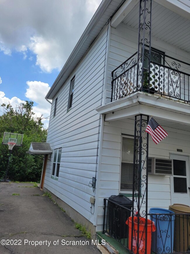 408 Mortimer St, Dunmore, PA 18512 - photo 2