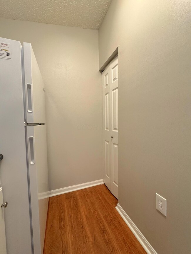 6829 Meadow Creek Dr unit 208, Columbus, OH 43235 - photo 7