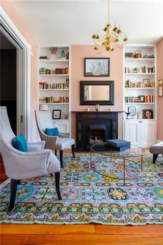 LIVING ROOMW/GAS FIREPLACE