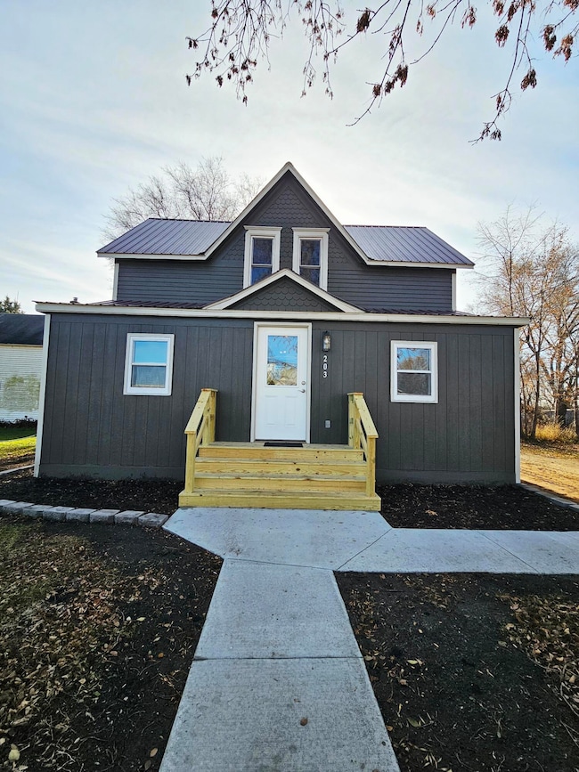 203 1st St SW, Lake Preston, SD 57249 - photo 2