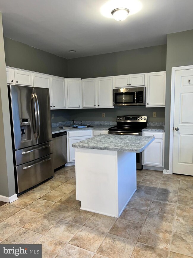 45 Battalion Ct, Bunker Hill, WV 25413 - photo 2