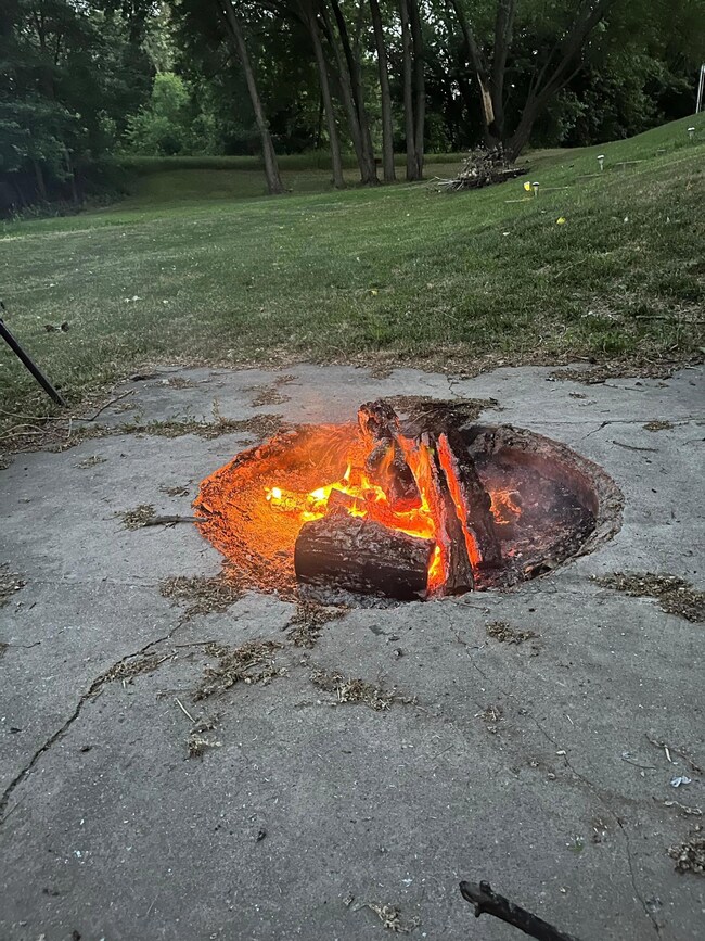 Sit back & enjoy conversation over the fire!