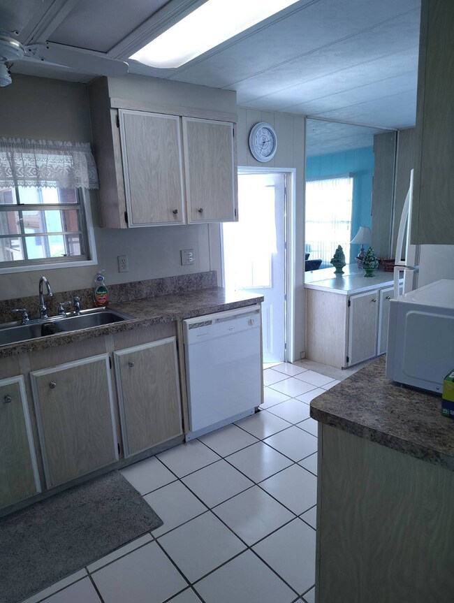 208 Spanish Lakes Dr, Nokomis, FL 34275 - photo 4