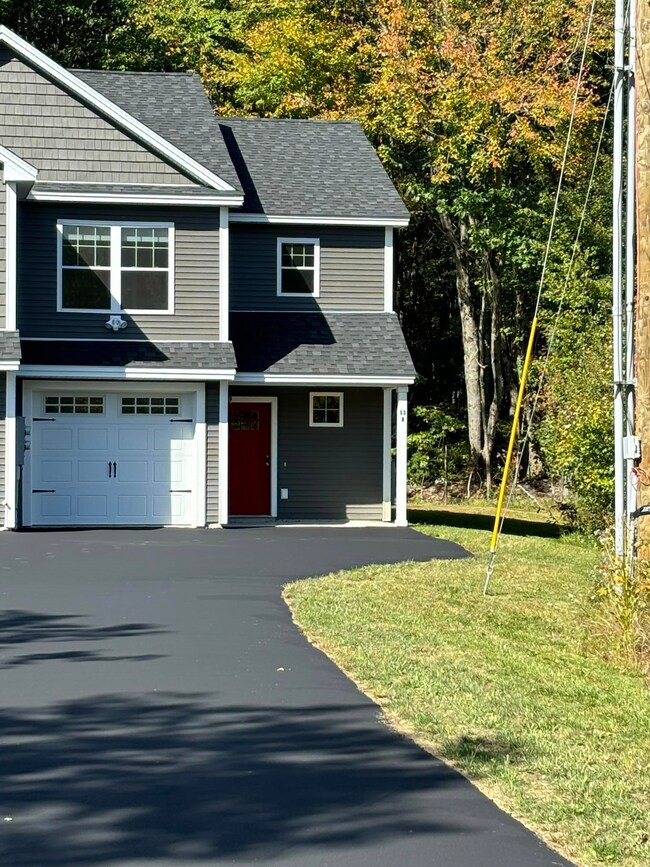 13 Shaw Dr unit B, Rochester, NH 03868 - photo 2