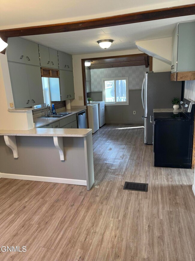 620 3rd St SE, Jamestown, ND 58401 - photo 4