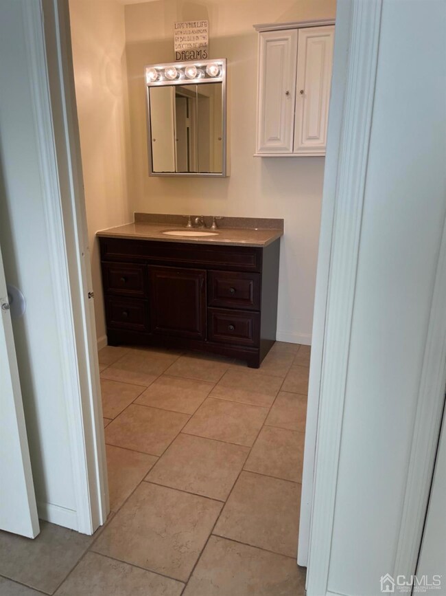 122 Keystone Ct unit A, Woodbridge, NJ 07095 - photo 4