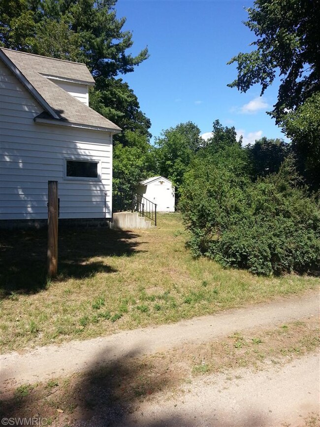 9139 Aura St, Kaleva, MI 49645 - photo 2