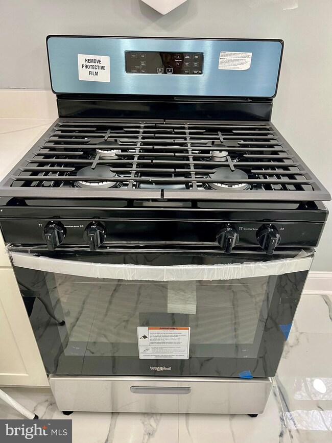 2907 Lawina Rd, Baltimore, MD 21216 - photo 7