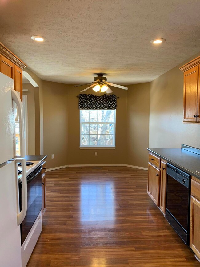 408 W Chestnut Rd, Nixa, MO 65714 - photo 6