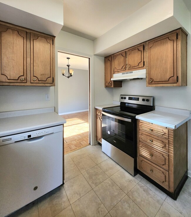 1340 Greenwillow Ln unit A, Glenview, IL 60025 - photo 2