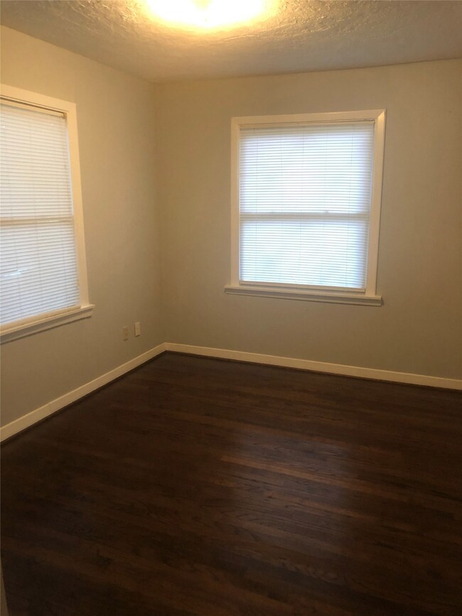 412 Caplin St, Houston, TX 77022 - photo 5