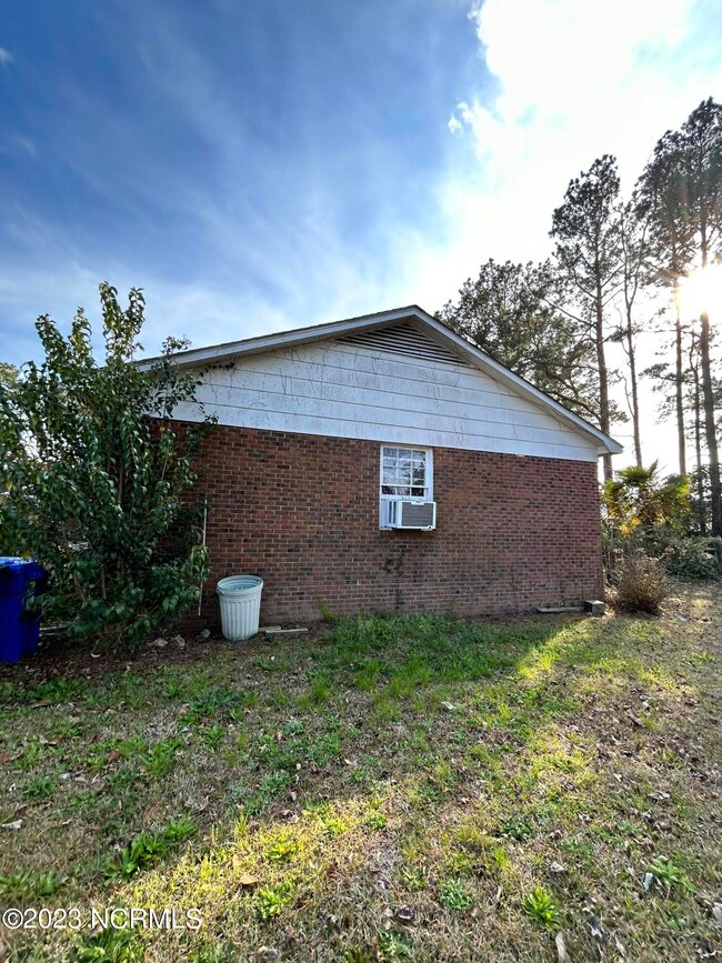 214 Harvard Cir, Jacksonville, NC 28546 - photo 3