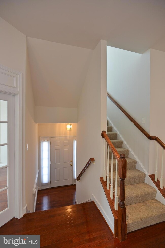 9272 Laurel Ridge Crossing Rd, Lorton, VA 22079 - photo 5