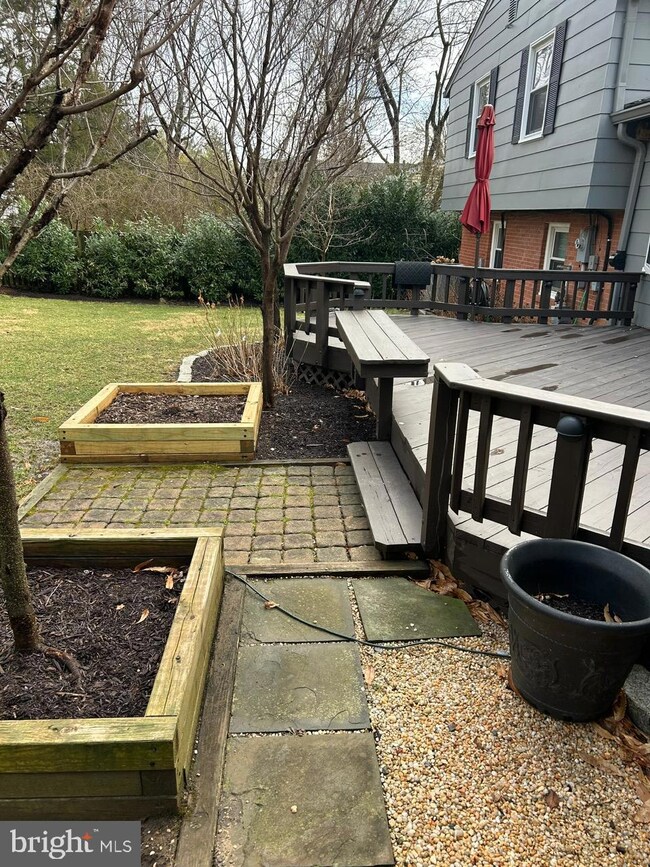 9238 Kristin Ln, Fairfax, VA 22032 - photo 4