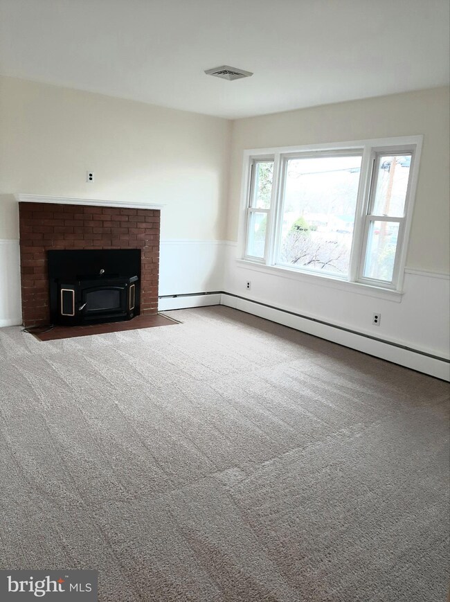 17926 Curtis Dr, Dumfries, VA 22026 - photo 5