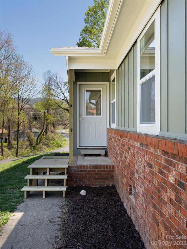127 Wyatt St, Asheville, NC 28803 - photo 3