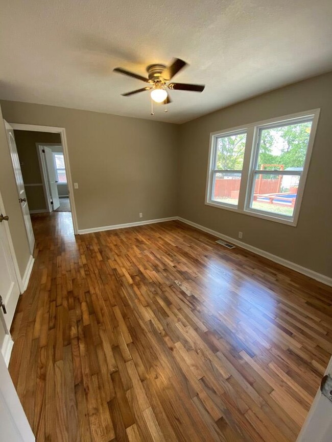 Middle Bedroom