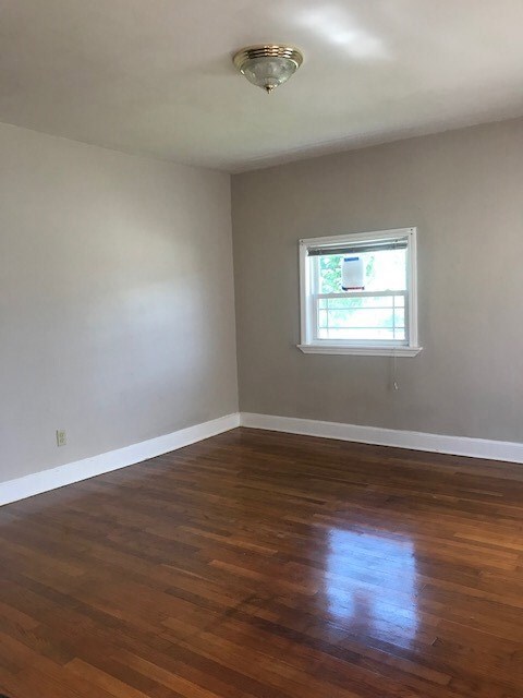 324 Roosevelt Ave, Pawtucket, RI 02860 - photo 4