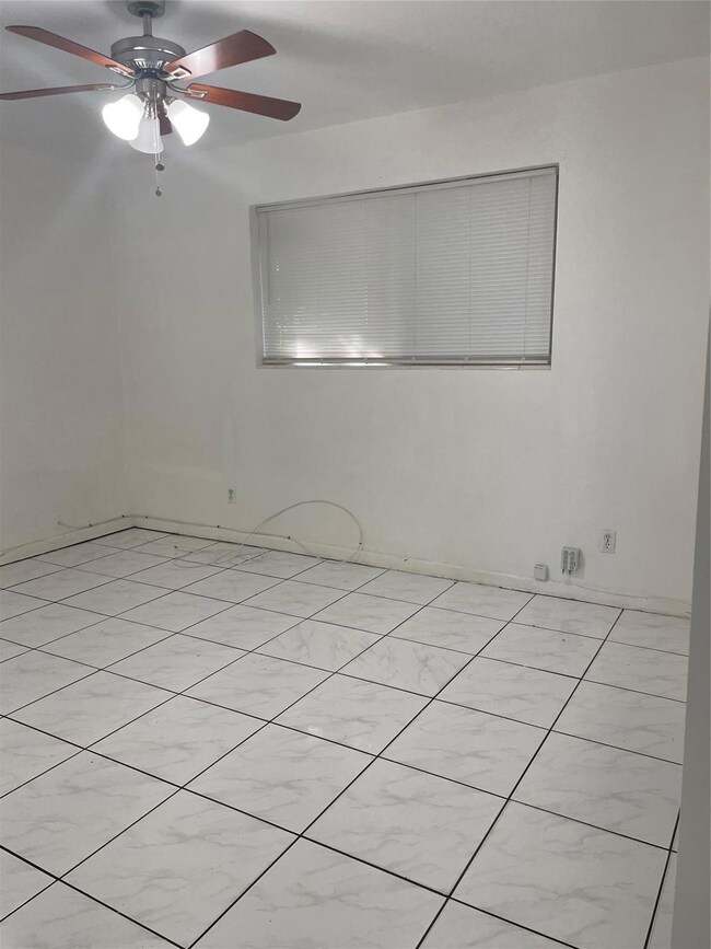 513 SW 8th St, Hallandale Beach, FL 33009 - photo 6